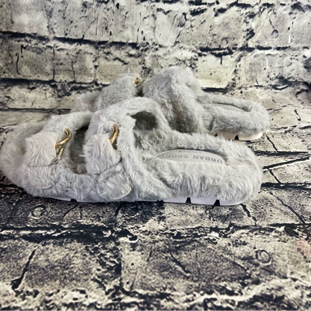 J/Slides Women's 9M BABEE Light Gray Faux Fur Slippers in Grey